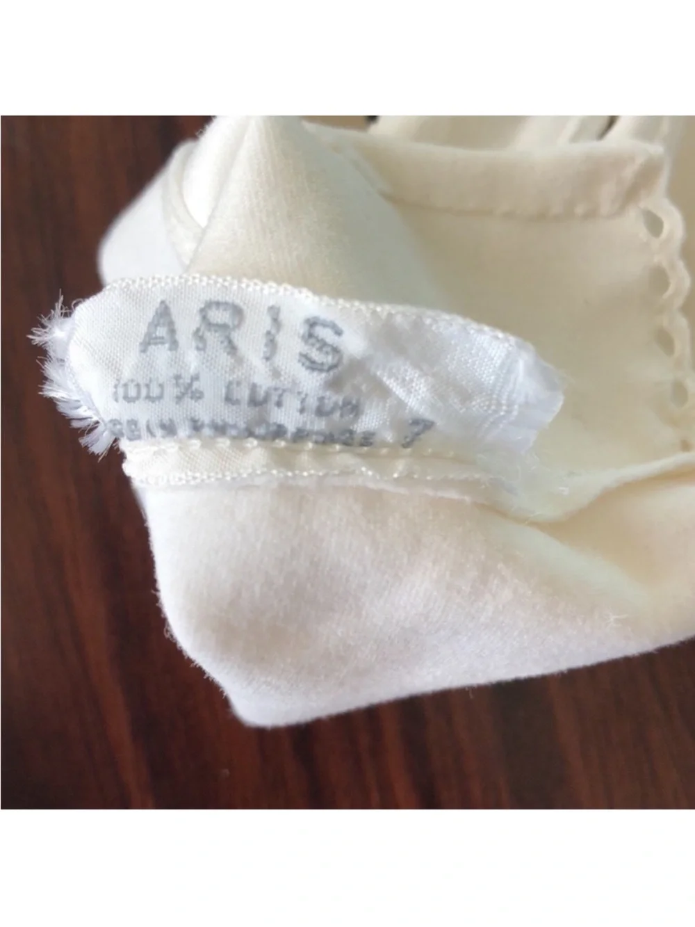 Aris of Paris Vintage Cream Scalloped Cuff Gloves Size 7